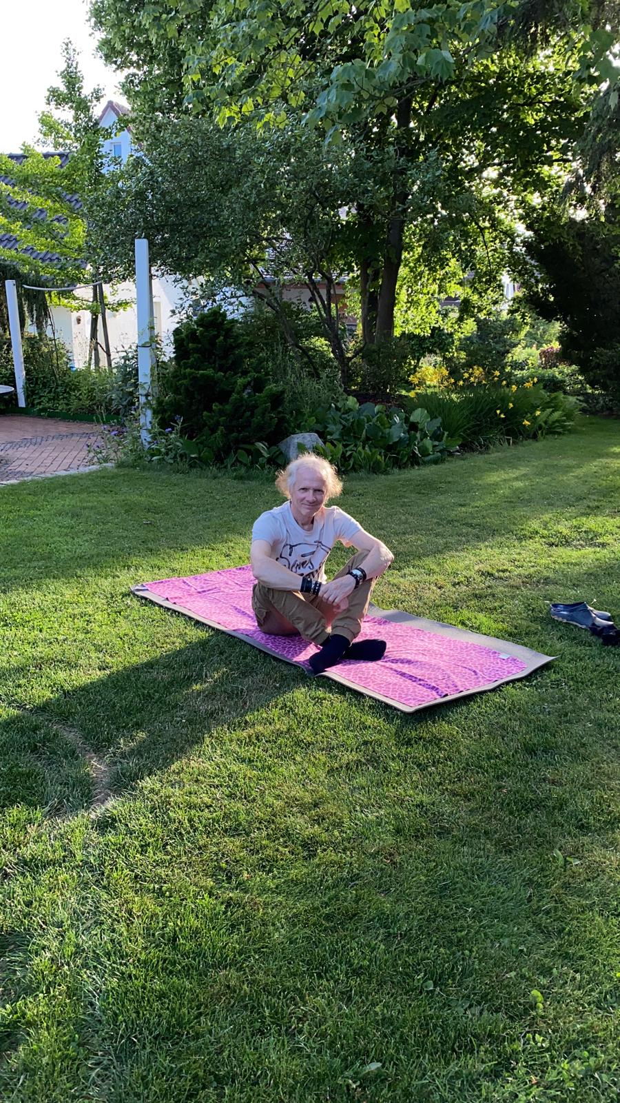 Yoga im Garten2