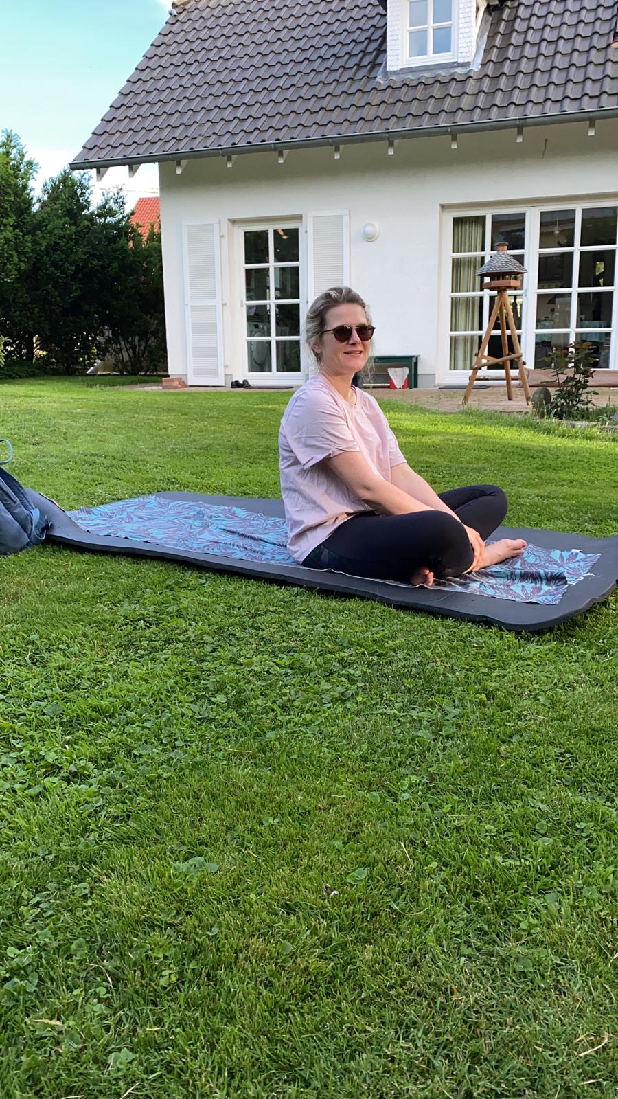 Yoga im Garten2